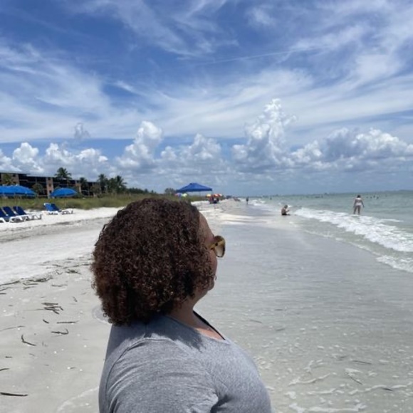 Meet your Posher, Kimberly - Picture 1 of 1